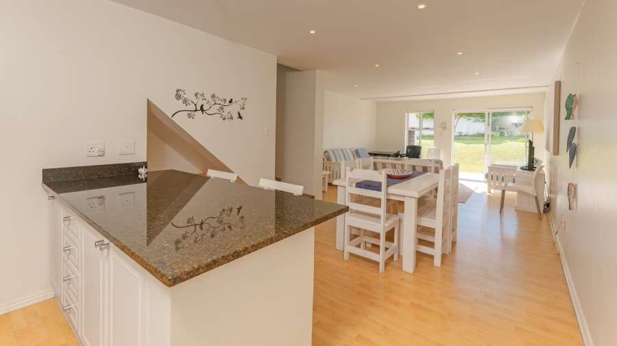 To Let 3 Bedroom Property for Rent in Struisbaai Western Cape